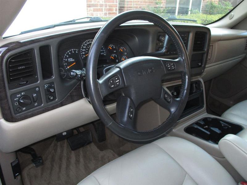GMC Yukon SLT 4D SUV 4WD 2005