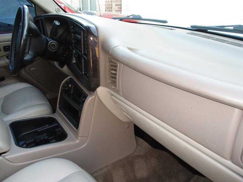 GMC Yukon SLT 4D SUV 4WD 2005