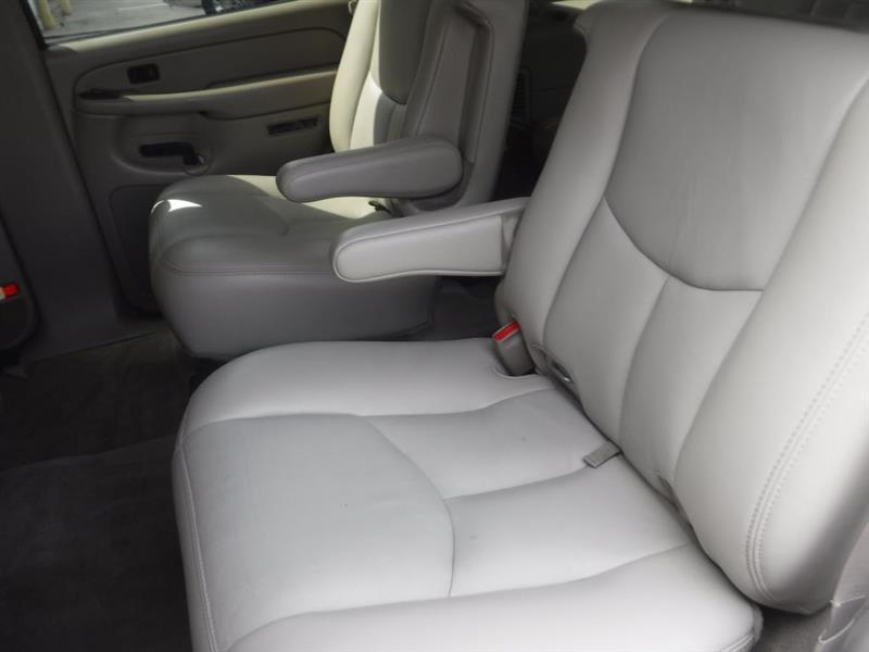 GMC Yukon SLT 4D SUV 4WD 2005