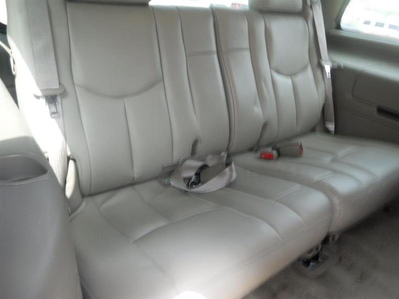 GMC Yukon SLT 4D SUV 4WD 2005