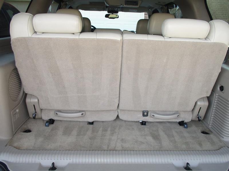 GMC Yukon SLT 4D SUV 4WD 2005