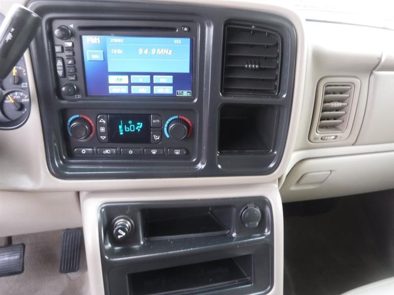 GMC Yukon SLT 4D SUV 4WD 2005