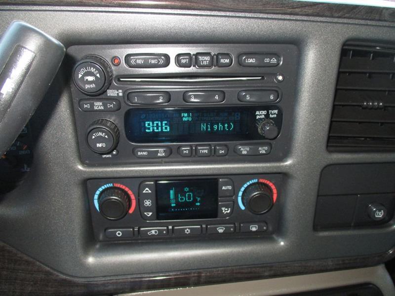 GMC Yukon SLT 4D SUV 4WD 2005