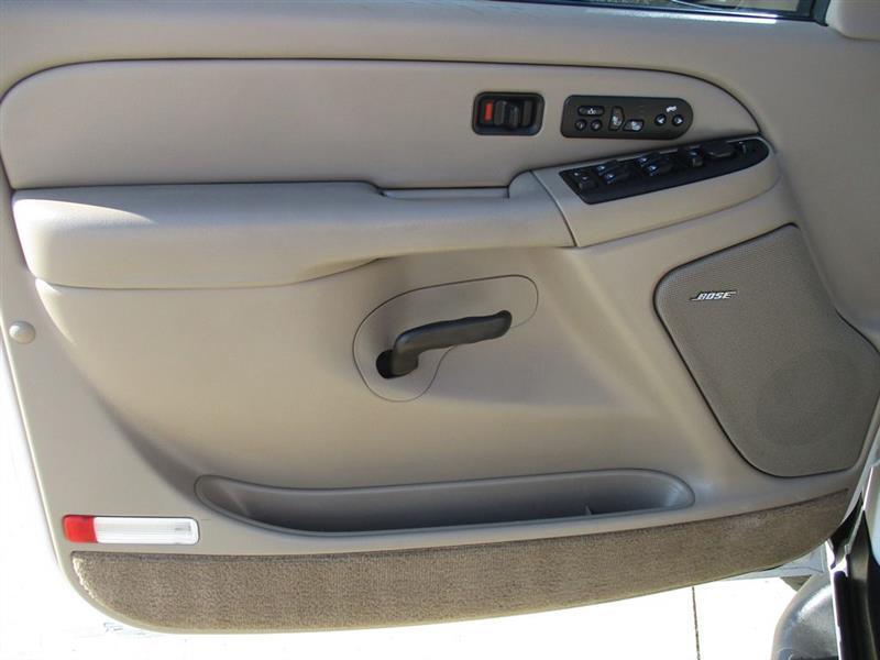 GMC Yukon SLT 4D SUV 4WD 2005