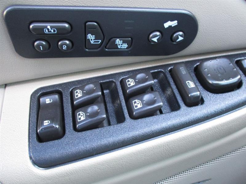 GMC Yukon SLT 4D SUV 4WD 2005