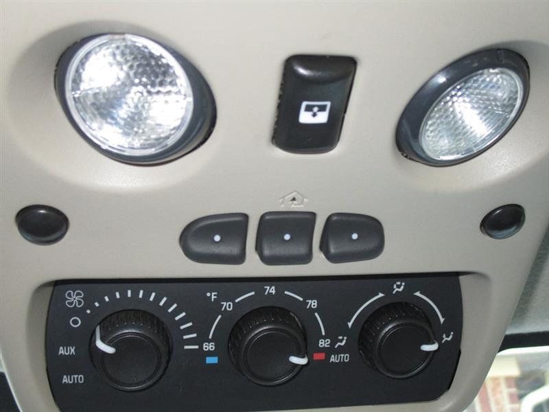 GMC Yukon SLT 4D SUV 4WD 2005