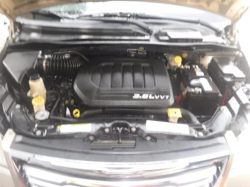 Chrysler Town & Country Touring-L 2011