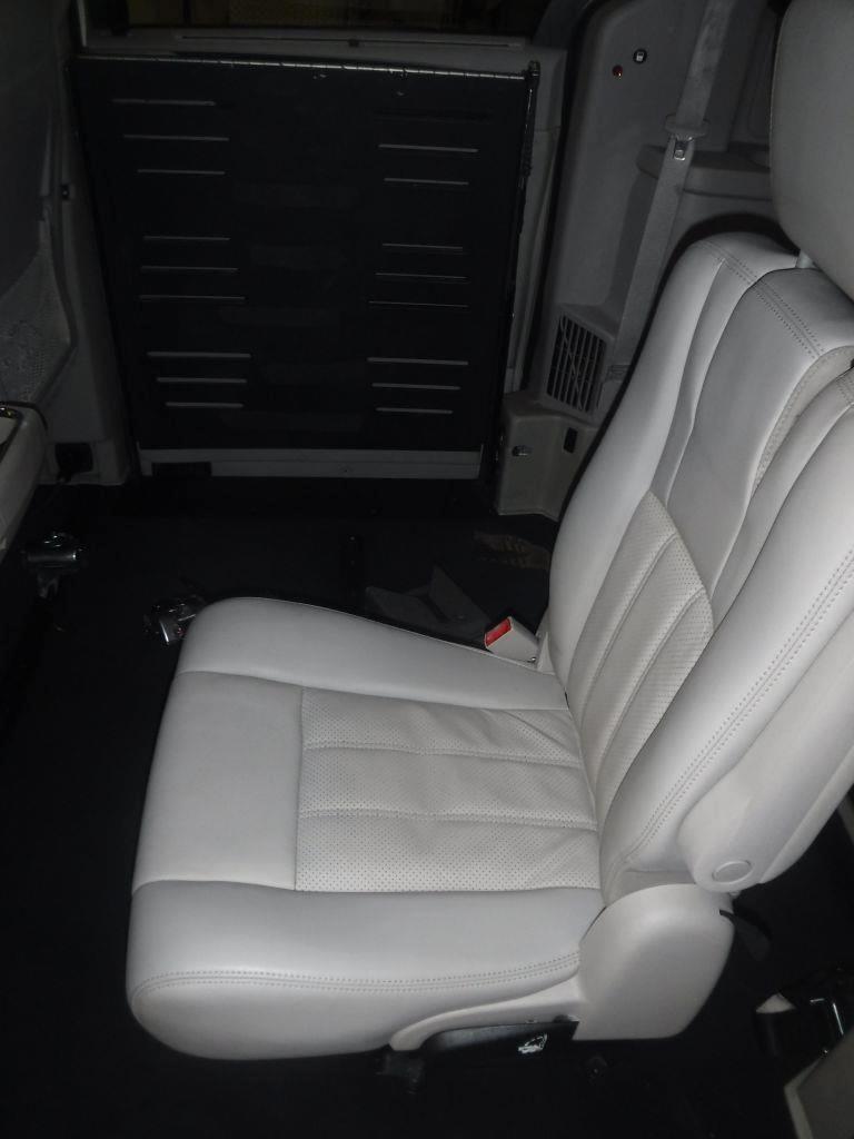 Chrysler Town & Country Touring-L 2011