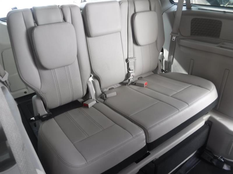 Chrysler Town & Country Touring-L 2011