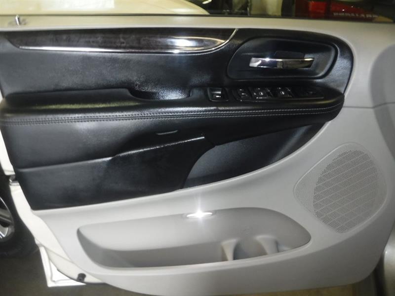 Chrysler Town & Country Touring-L 2011