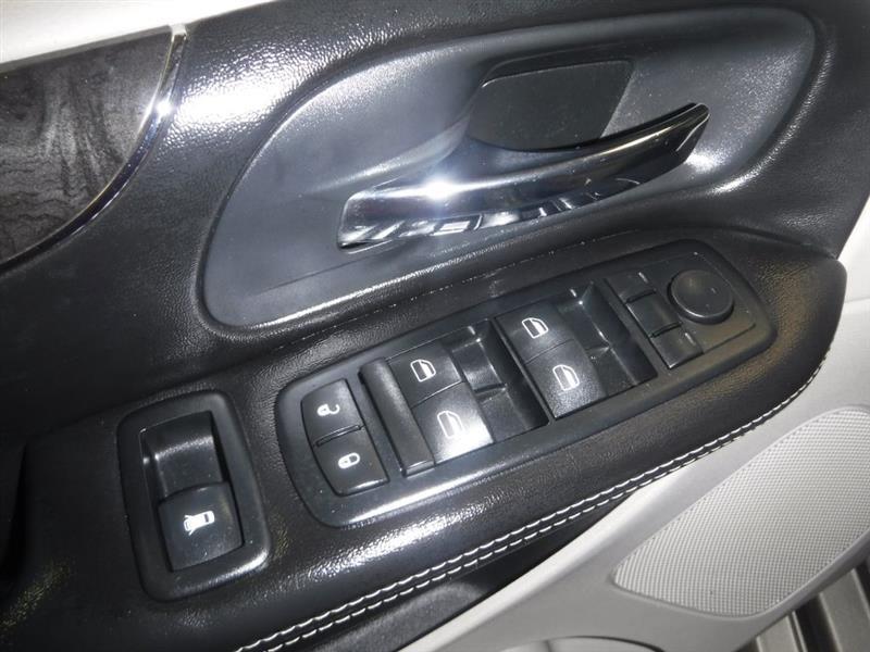 Chrysler Town & Country Touring-L 2011