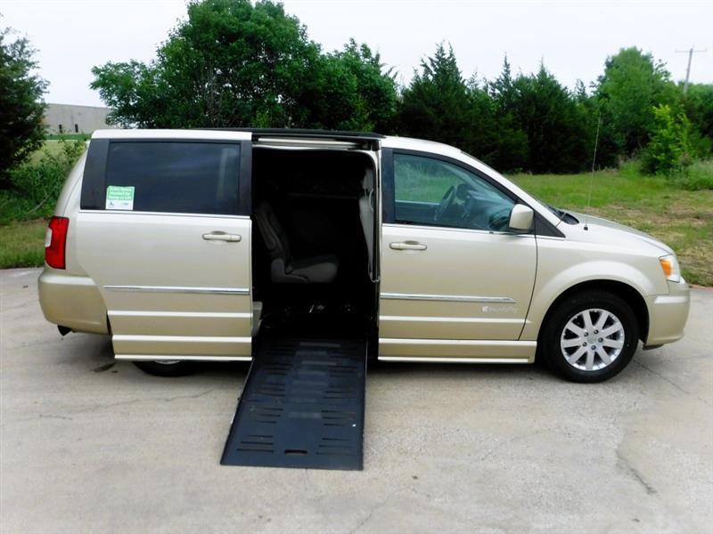 Chrysler Town & Country Touring-L 2011