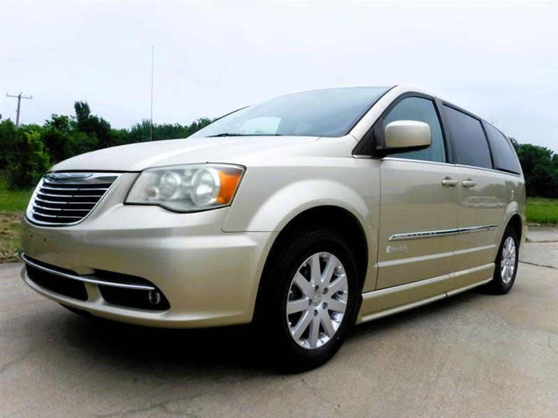 Chrysler Town & Country Touring-L 2011