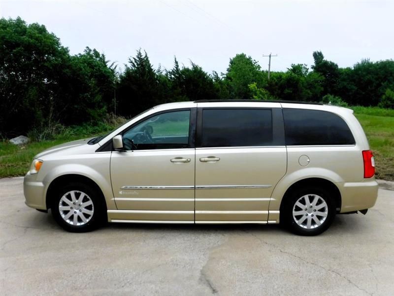 Chrysler Town & Country Touring-L 2011