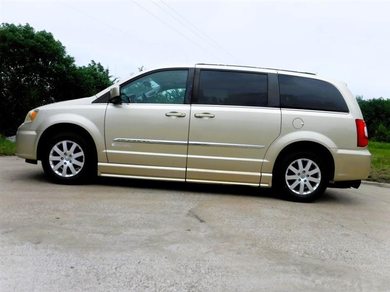 Chrysler Town & Country Touring-L 2011