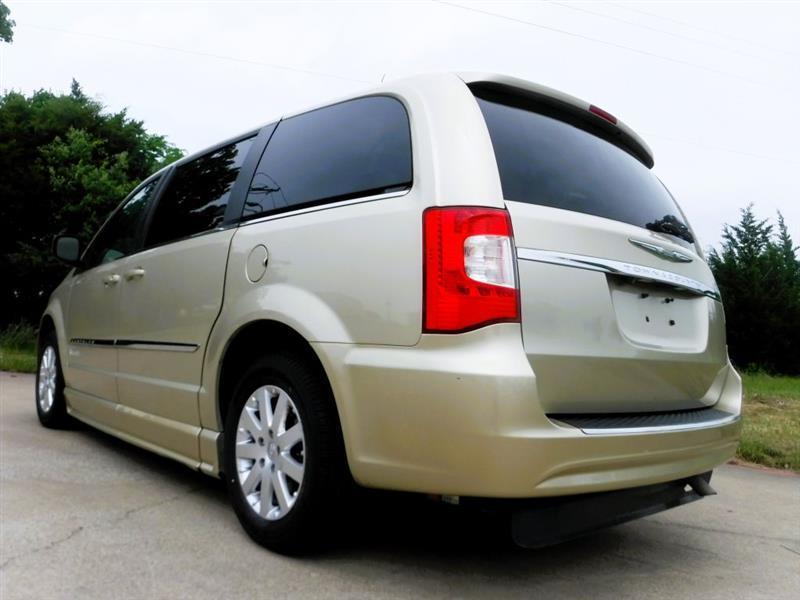 Chrysler Town & Country Touring-L 2011