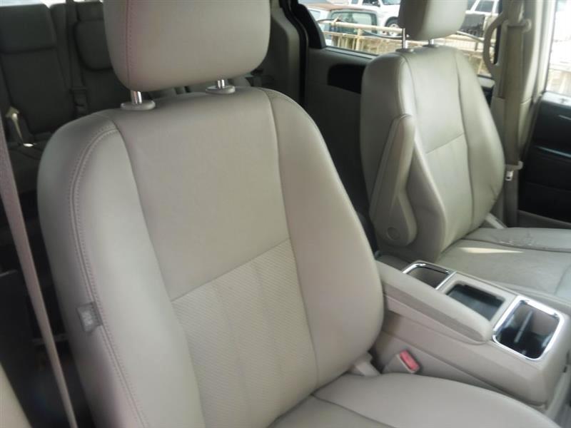 Chrysler Town & Country Touring-L 2011