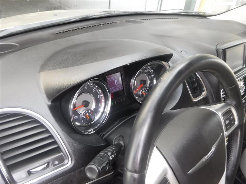 Chrysler Town & Country Touring-L 2011