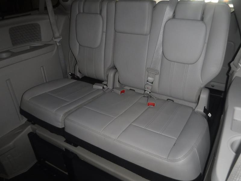 Chrysler Town & Country Touring-L 2011