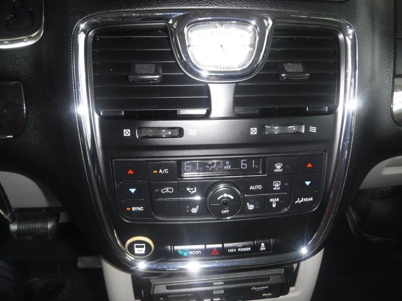 Chrysler Town & Country Touring-L 2011