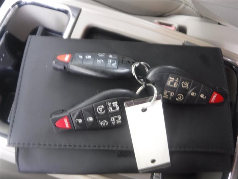 Chrysler Town & Country Touring-L 2011