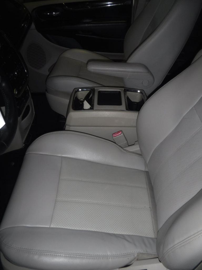 Chrysler Town & Country Touring-L 2011