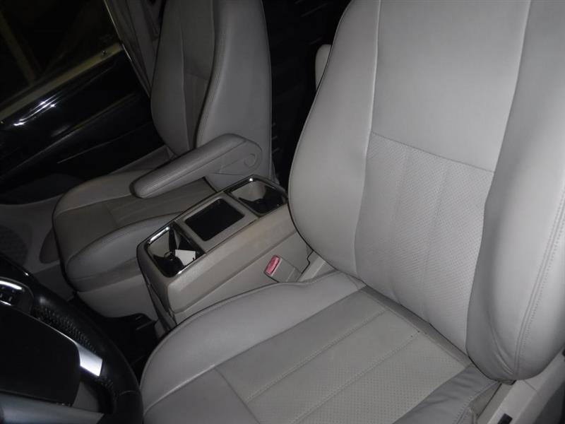 Chrysler Town & Country Touring-L 2011