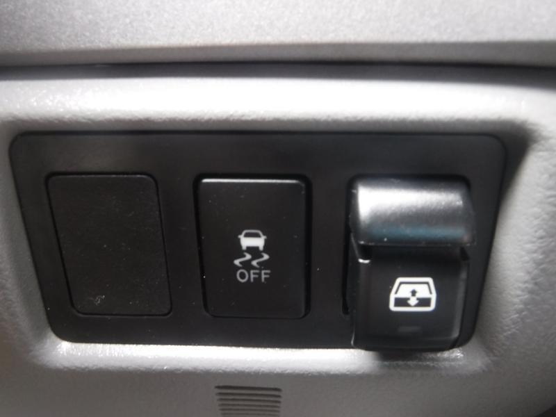 Toyota Tundra SR5 CrewMax 4.6L 2WD 2011