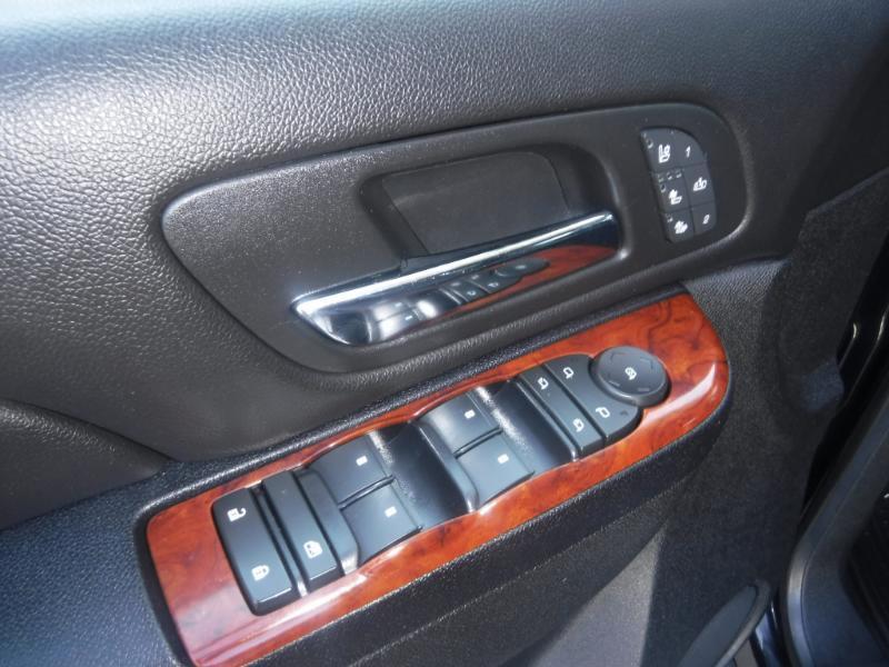 Chevrolet Suburban LTZ 1500 4WD 2012