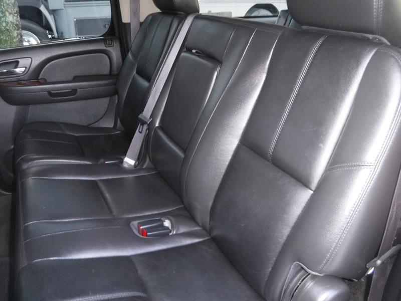Chevrolet Suburban LTZ 1500 4WD 2012