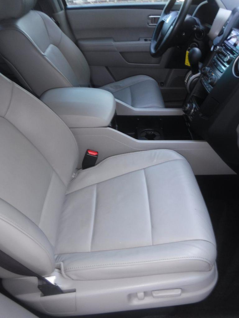 Honda Pilot Touring 2WD 5-Spd AT with DVD 2012