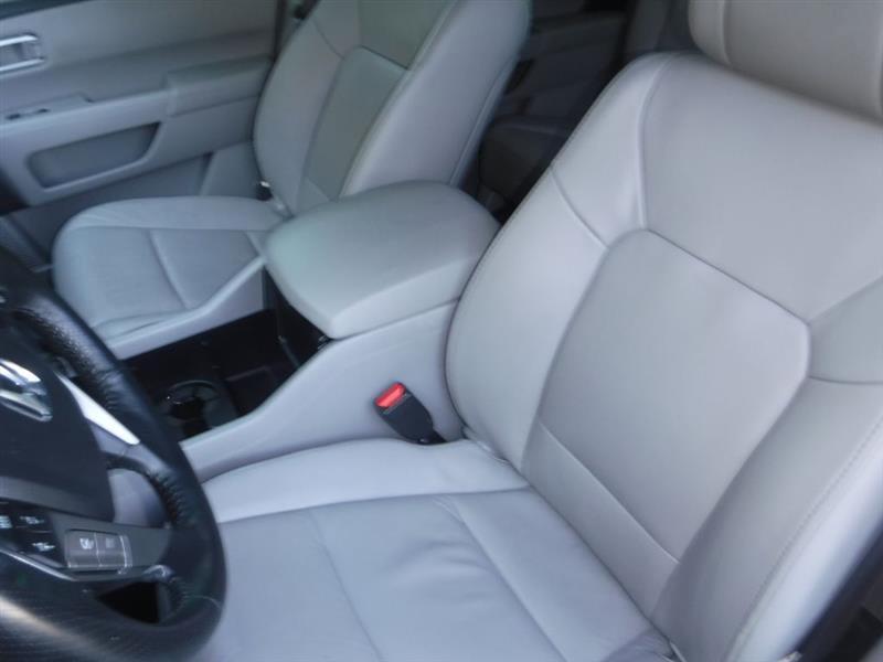 Honda Pilot Touring 2WD 5-Spd AT with DVD 2012
