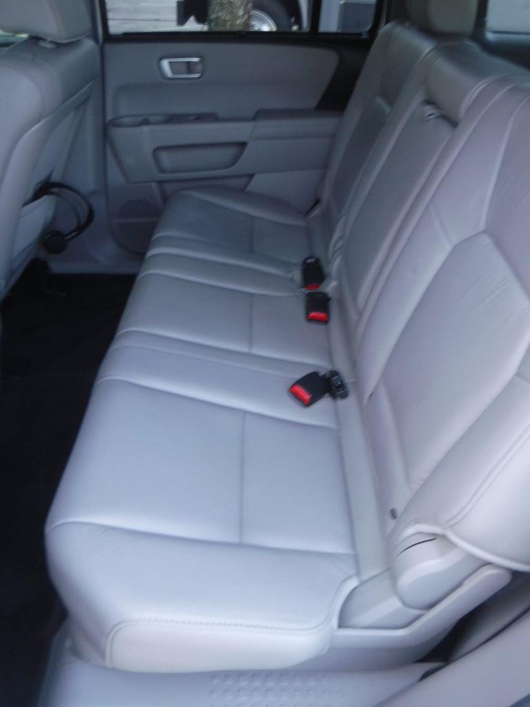 Honda Pilot Touring 2WD 5-Spd AT with DVD 2012
