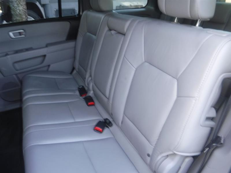 Honda Pilot Touring 2WD 5-Spd AT with DVD 2012