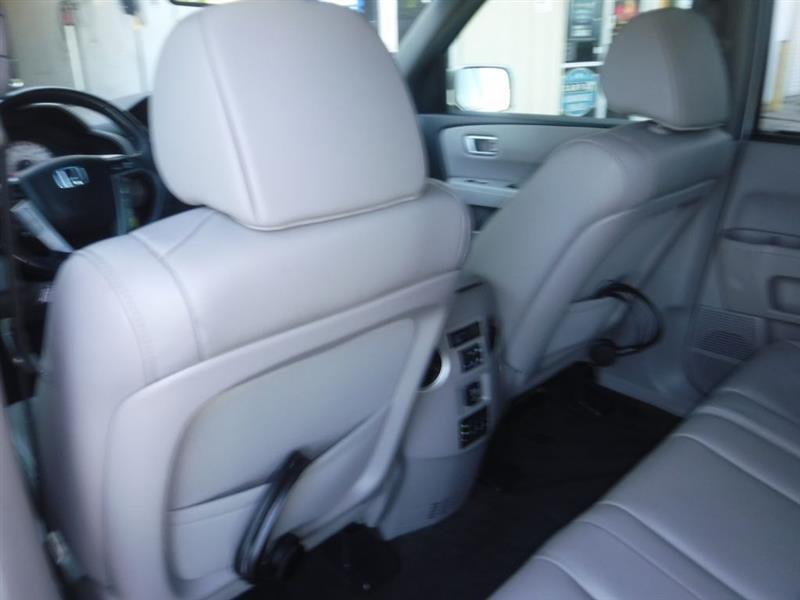 Honda Pilot Touring 2WD 5-Spd AT with DVD 2012
