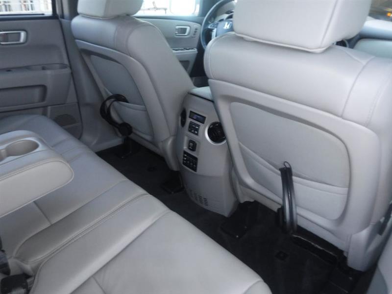 Honda Pilot Touring 2WD 5-Spd AT with DVD 2012
