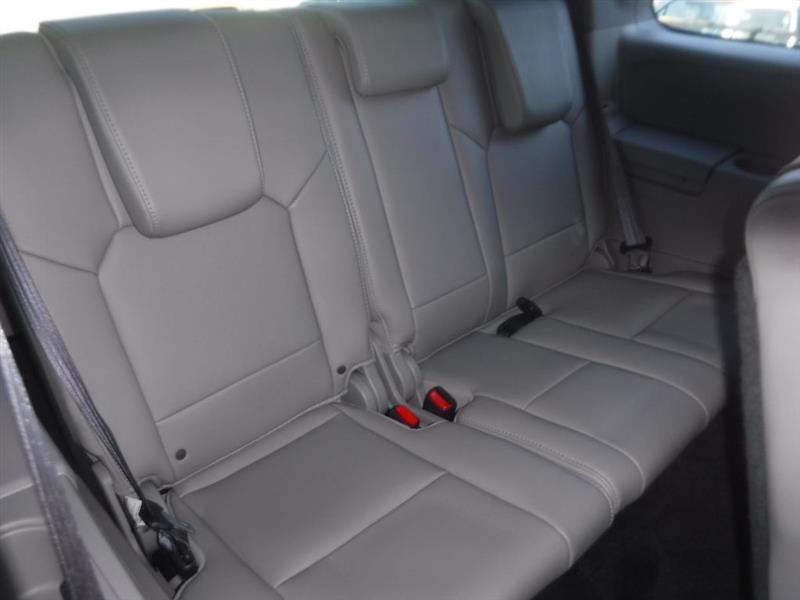Honda Pilot Touring 2WD 5-Spd AT with DVD 2012