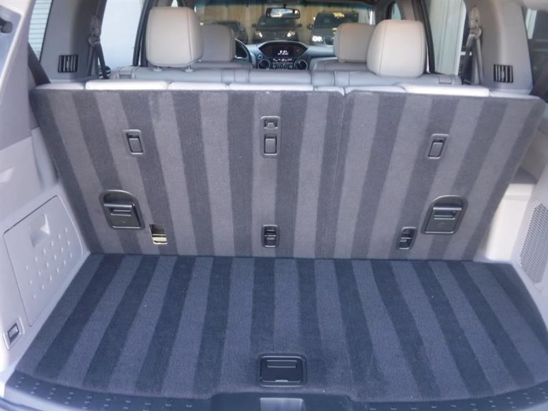 Honda Pilot Touring 2WD 5-Spd AT with DVD 2012