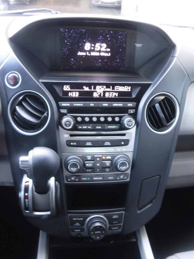 Honda Pilot Touring 2WD 5-Spd AT with DVD 2012
