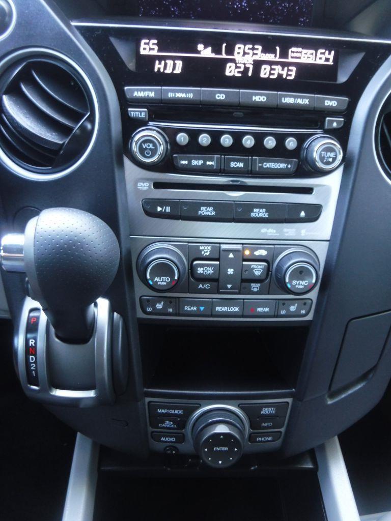 Honda Pilot Touring 2WD 5-Spd AT with DVD 2012