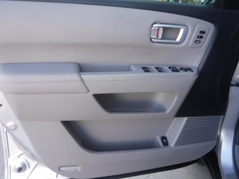 Honda Pilot Touring 2WD 5-Spd AT with DVD 2012