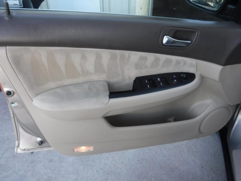 Honda Accord LX sedan AT 2003