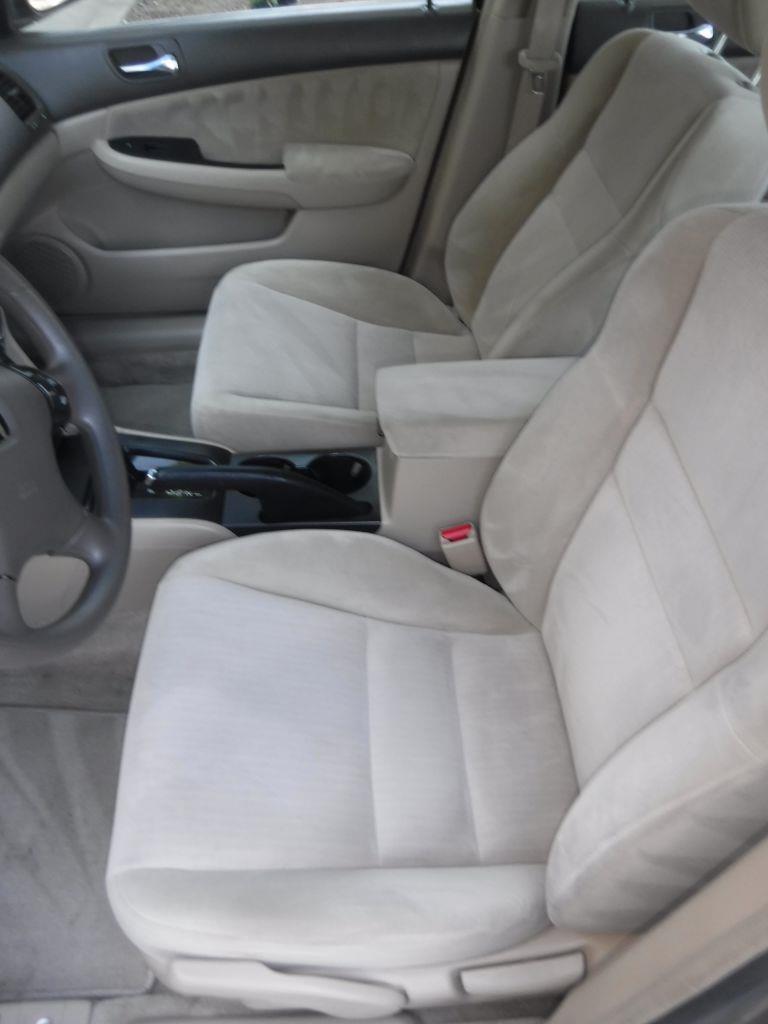 Honda Accord LX sedan AT 2003