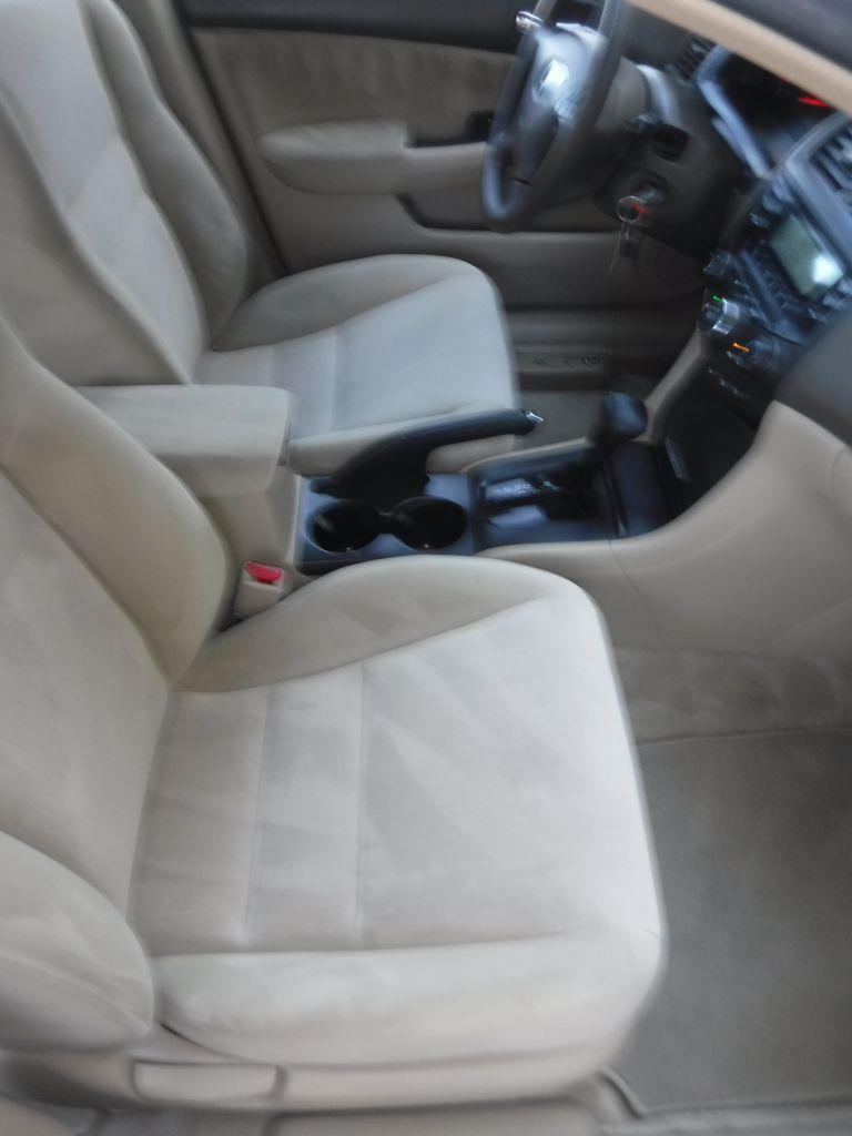 Honda Accord LX sedan AT 2003