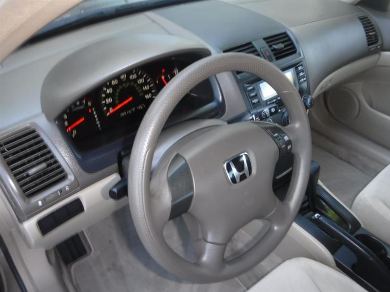 Honda Accord LX sedan AT 2003