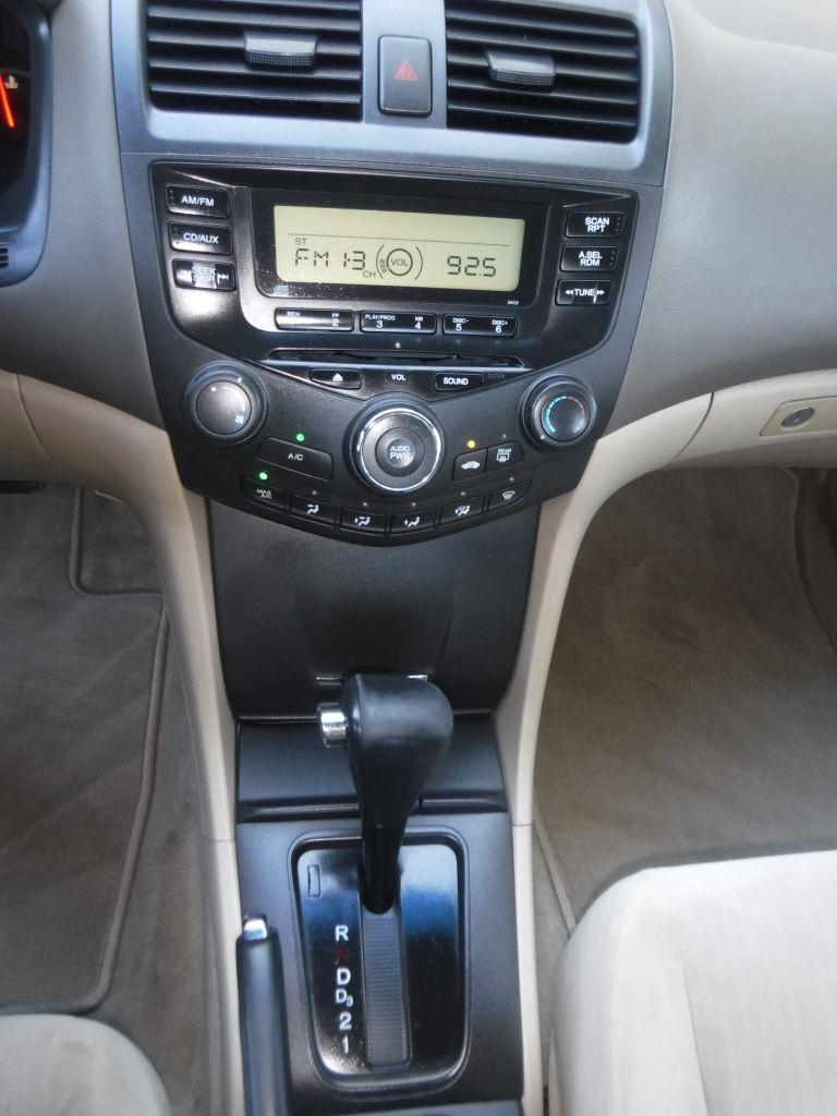 Honda Accord LX sedan AT 2003