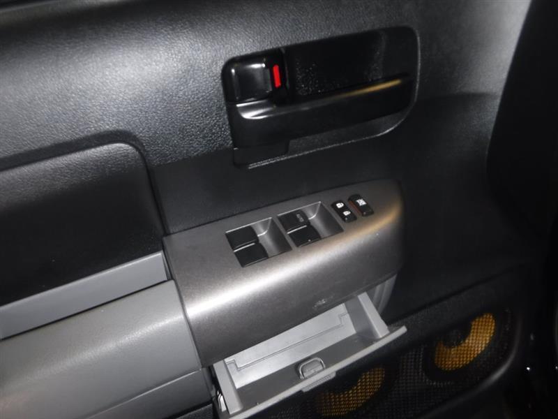 Toyota Tundra Tundra-Grade CrewMax 5.7L FFV 4WD 2012
