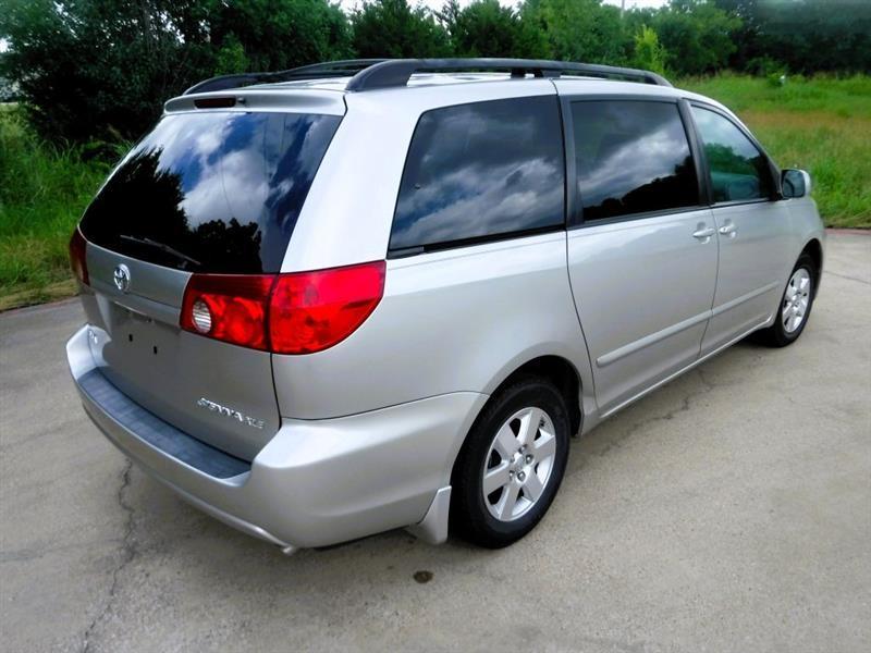Toyota Sienna XLE FWD 2009