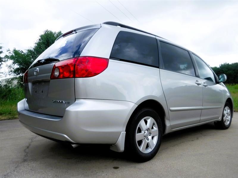Toyota Sienna XLE FWD 2009