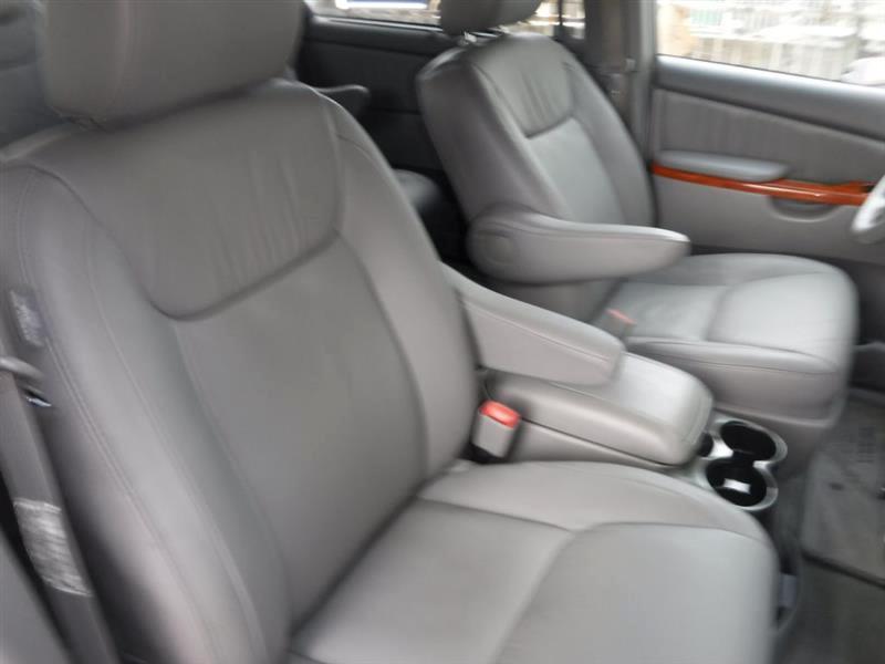 Toyota Sienna XLE FWD 2009